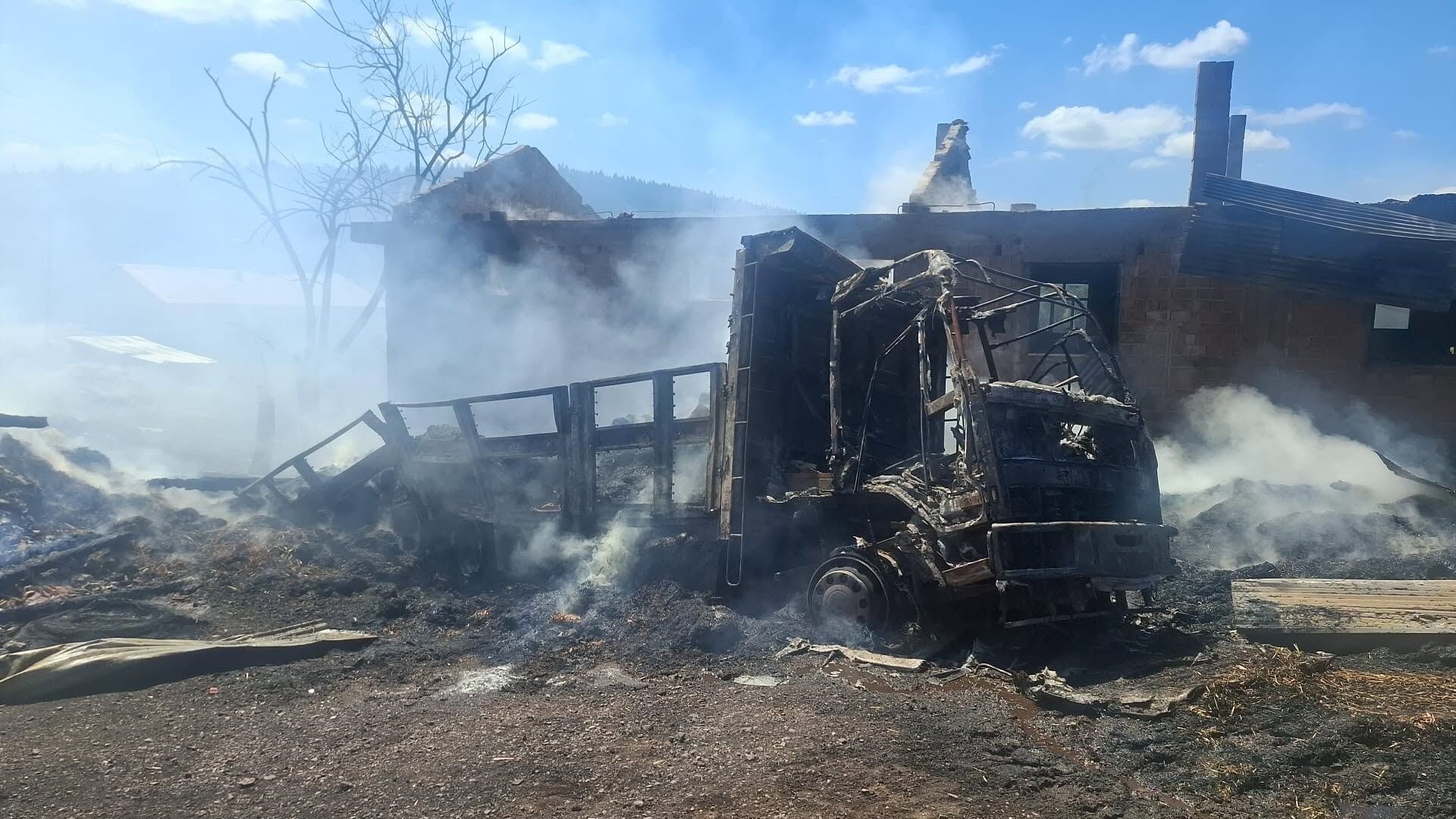 Kastamonu’da Köy Yangını! Ev, Samanlıklar Ve Kamyon Kül Oldu1