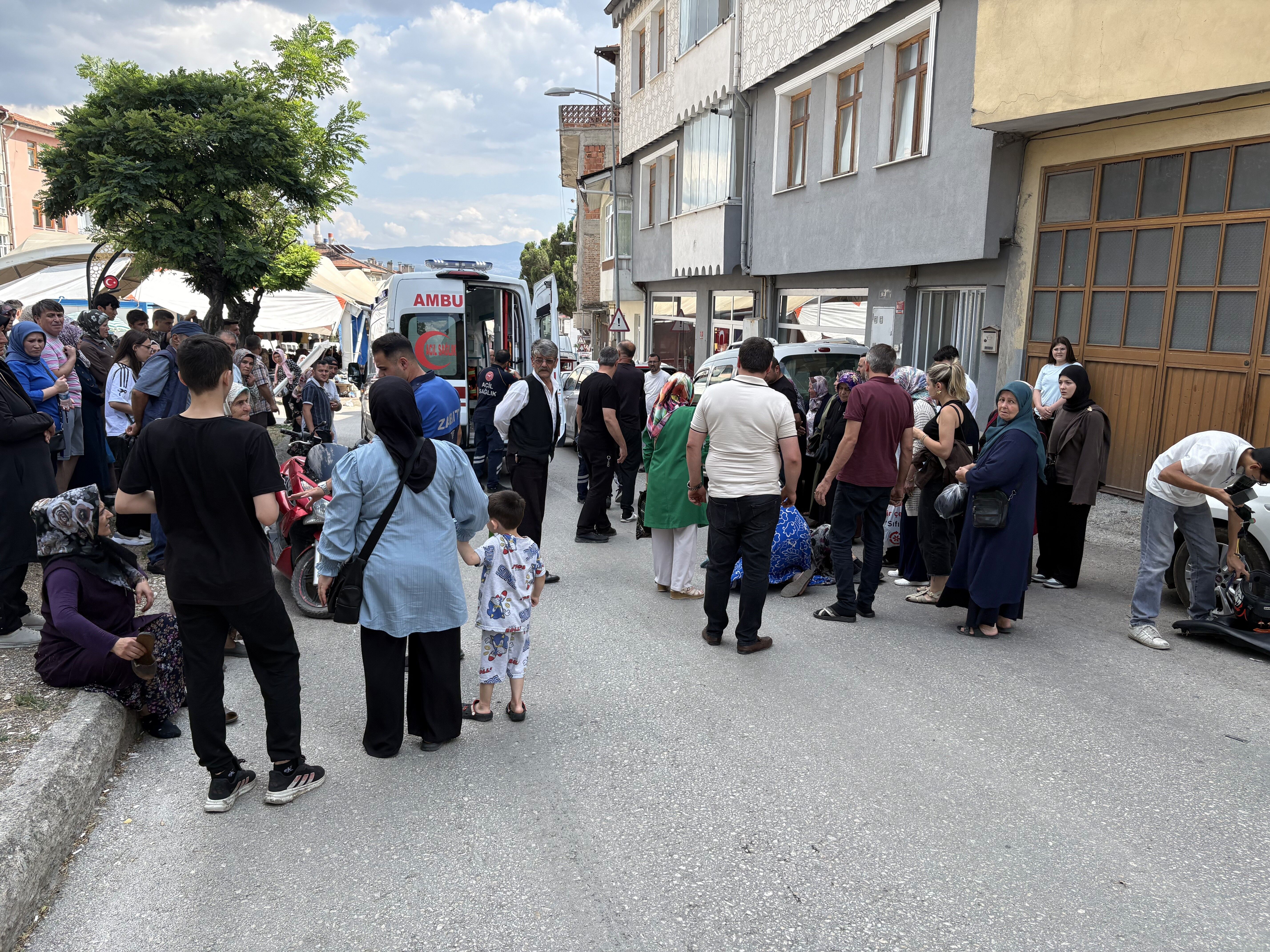 Kastamonu'da Motosiklet Yayaya Çarptı 2 Yaralı (2)