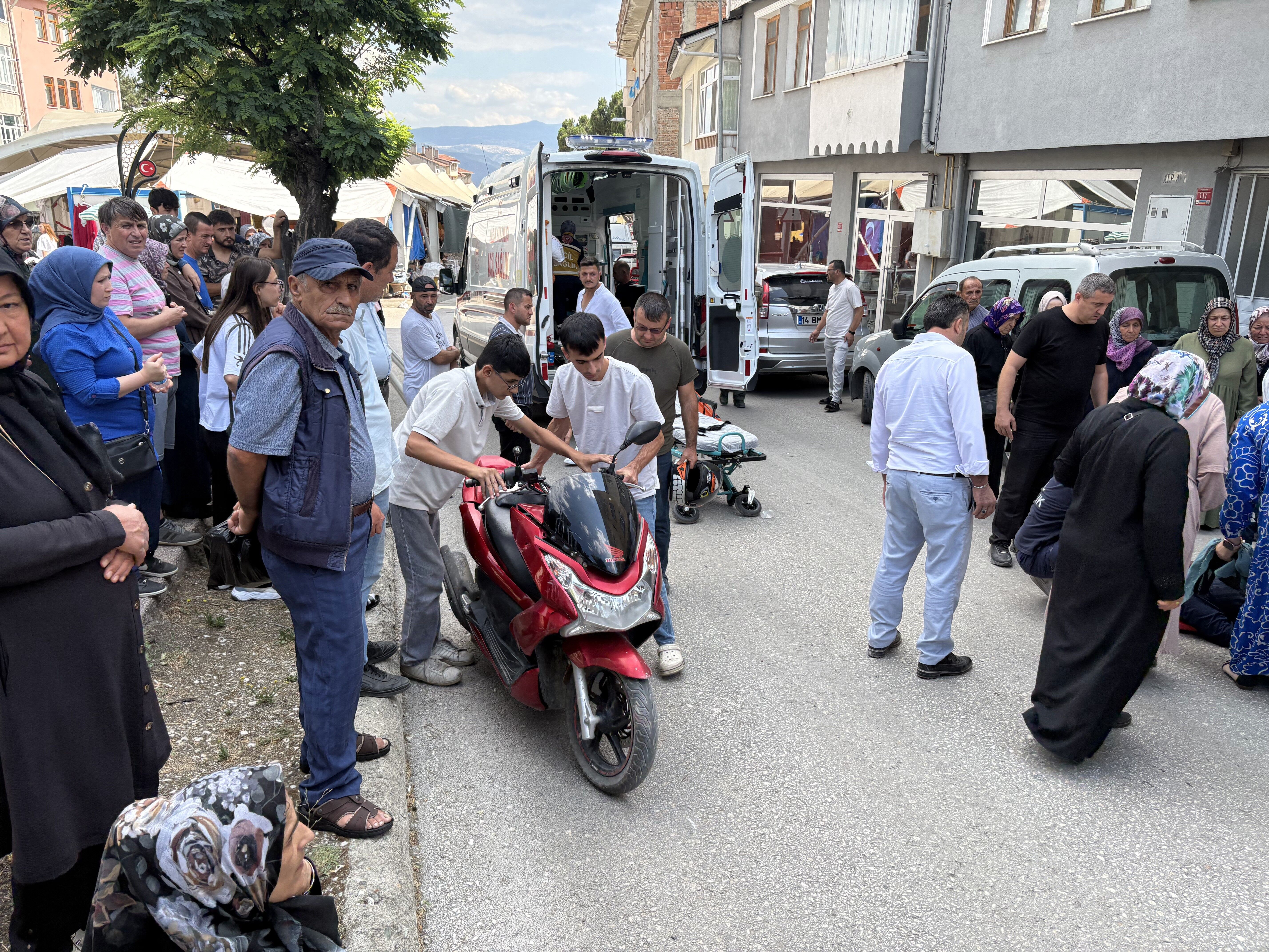 Kastamonu'da Motosiklet Yayaya Çarptı 2 Yaralı (3)