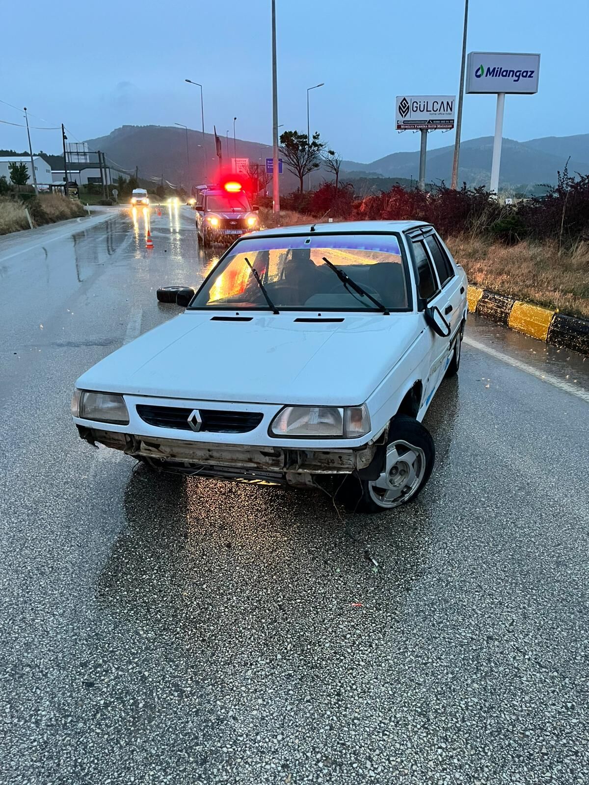 Kastamonu'da Zincirleme Kaza 3 Araç Birbirine Girdi (2)
