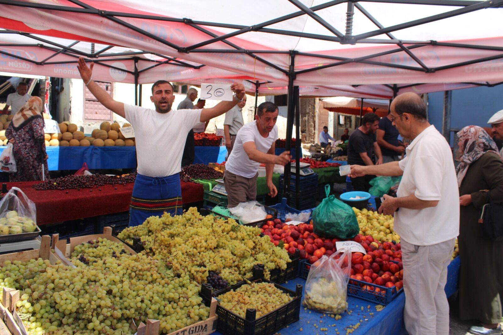 Pazarda Fiyatlar El Yakıyor Soğan 60, Patates 40 Lira!1