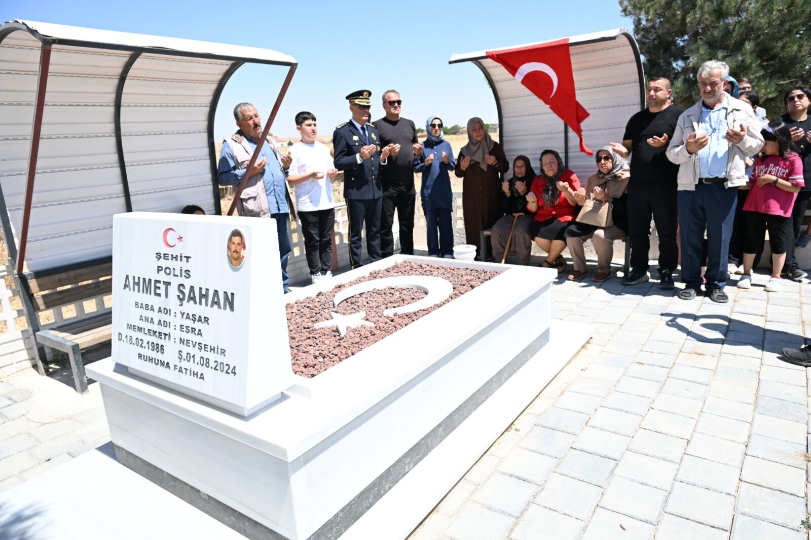 Şehit Polis Memuru Ahmet Şahan Kabri Başında Dualarla Anıldı (5)
