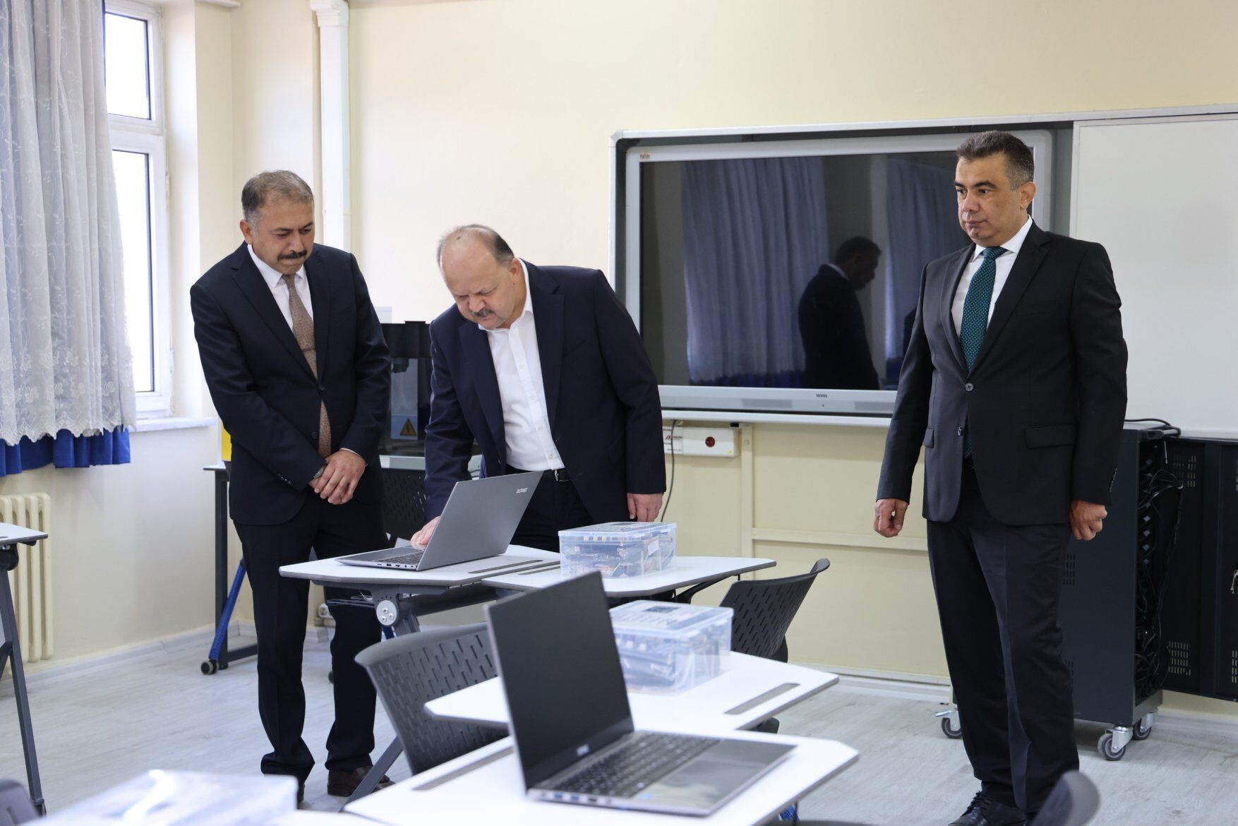 Vali Dallı’dan Okullarda Yeni Eğitim Yılı Denetimi1