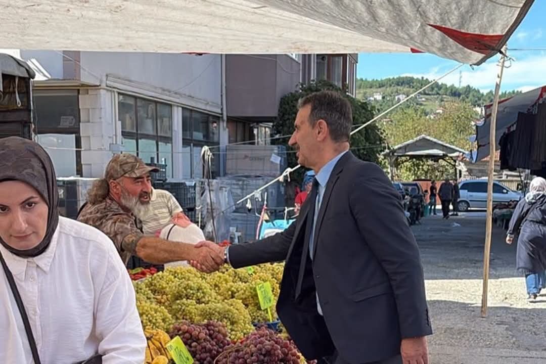 Başkan Demir Cuma Pazarında Esnaf Ve Vatandaşlarla Buluştu (3)