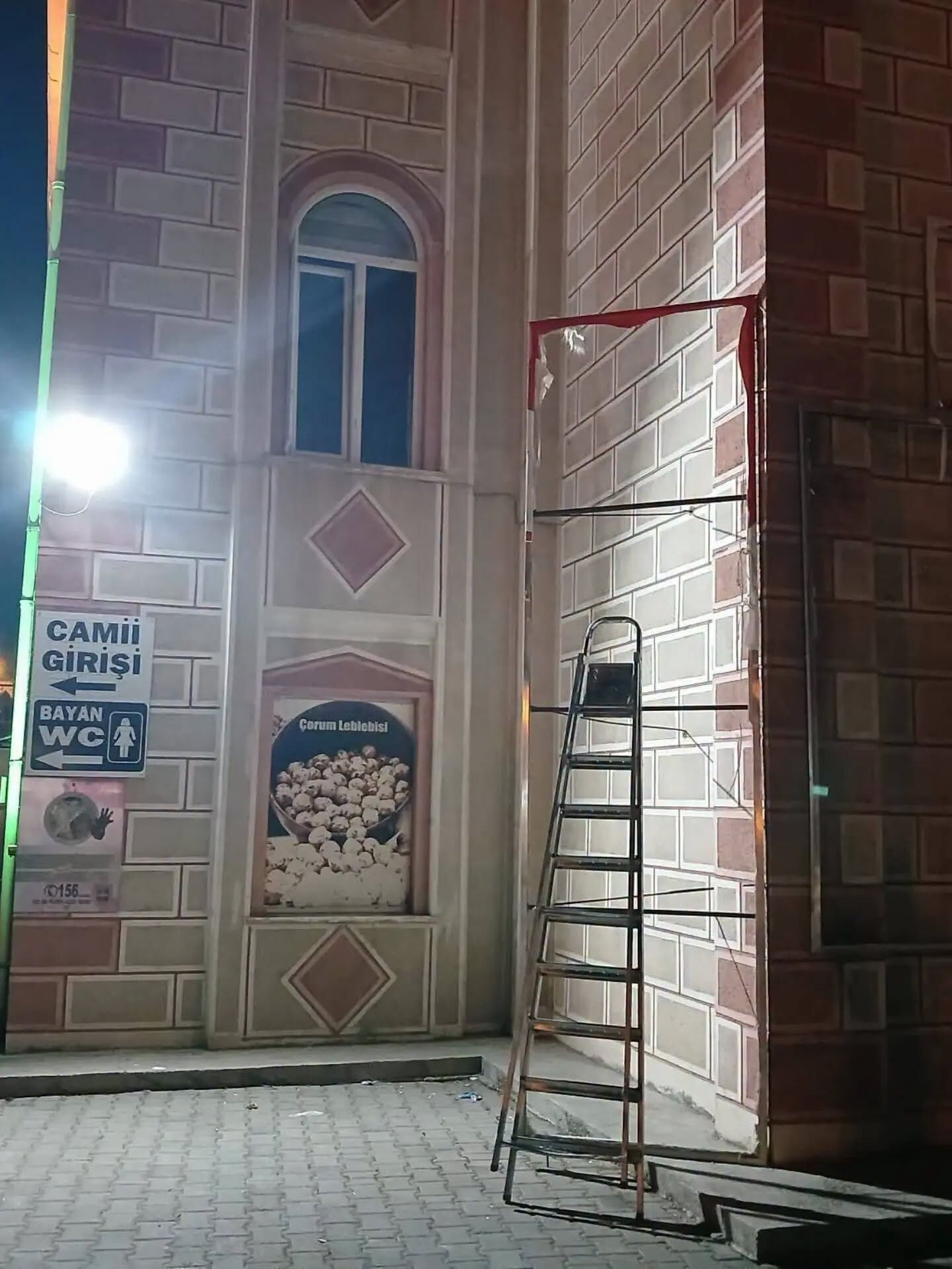 Cami Çevresindeki Tartışmalı Reklamlara Tosya Müftülüğünden Yanıt (4)