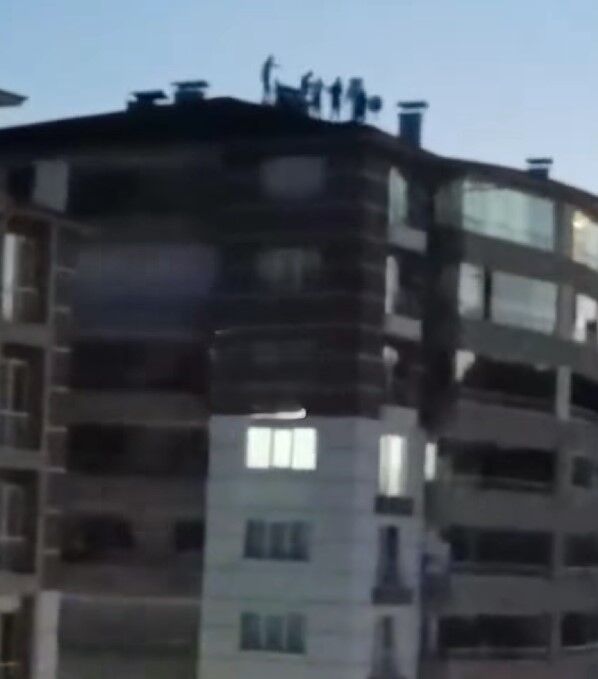 Çatıya Çıkan Şahıs Kastamonu'da Paniğe Neden Oldu