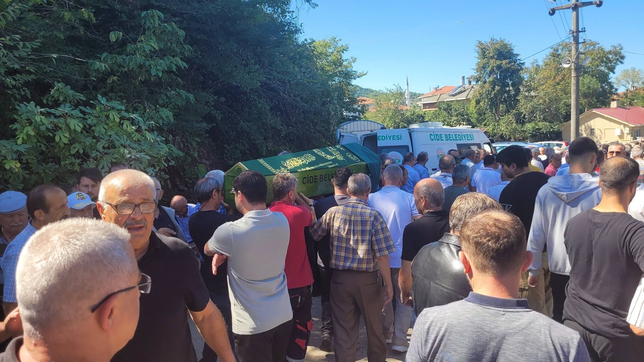 Cide Belediye Başkanı Demir'in Kayınvalidesi Toprağa Verildi (2)