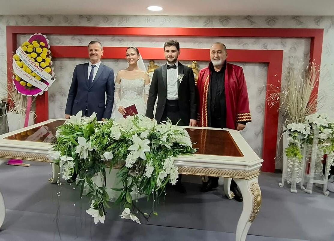 Esra Ve Serhat Çifti Düzenlenen Törenle Dünyaevine Girdi (1)