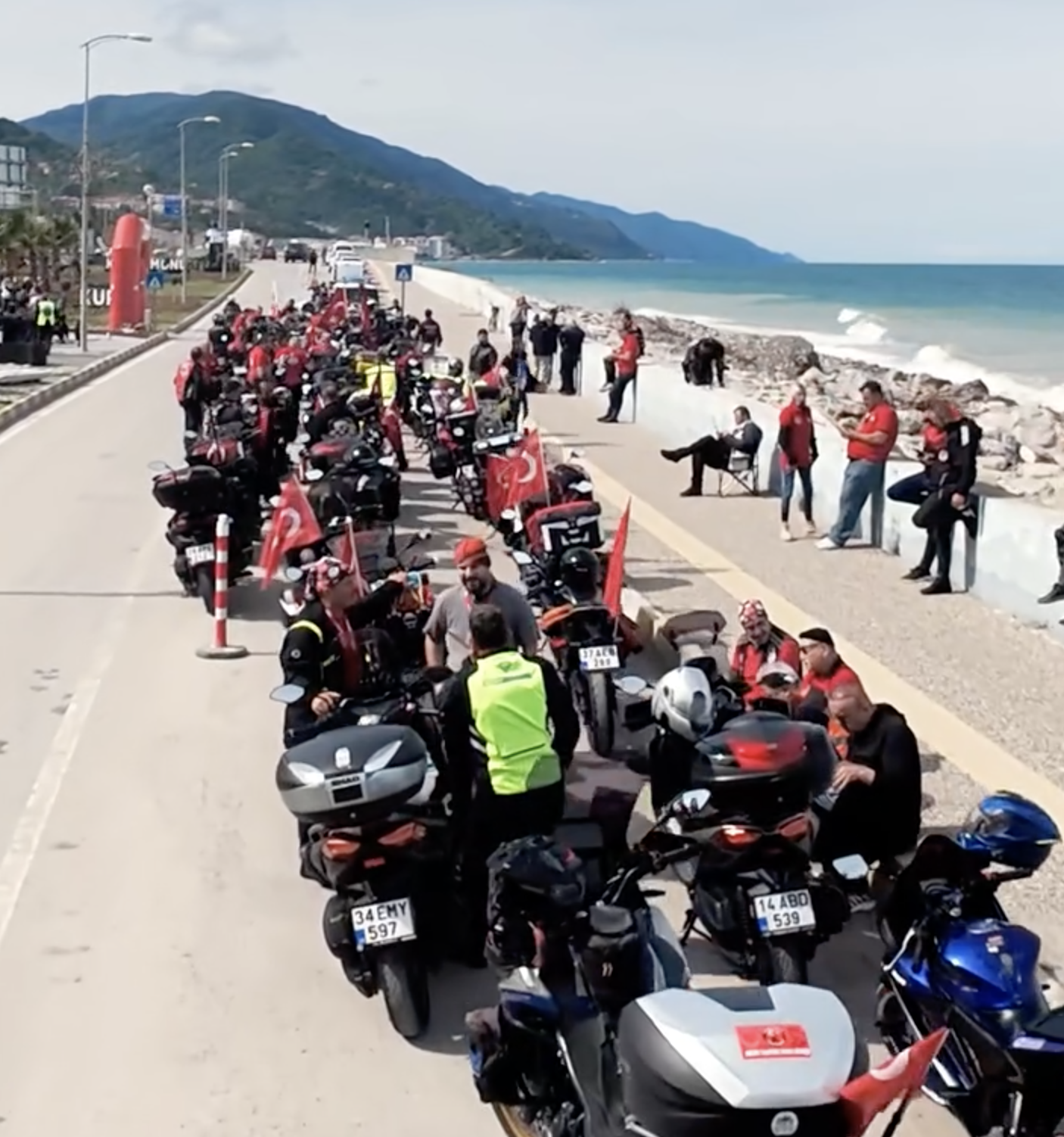 İstiklal Yolu’nda 300 motosikletli tarihi rotada