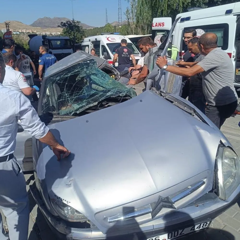 Kastamonu Plakalı Beton Mikseri Otomobili Sürükledi (2)