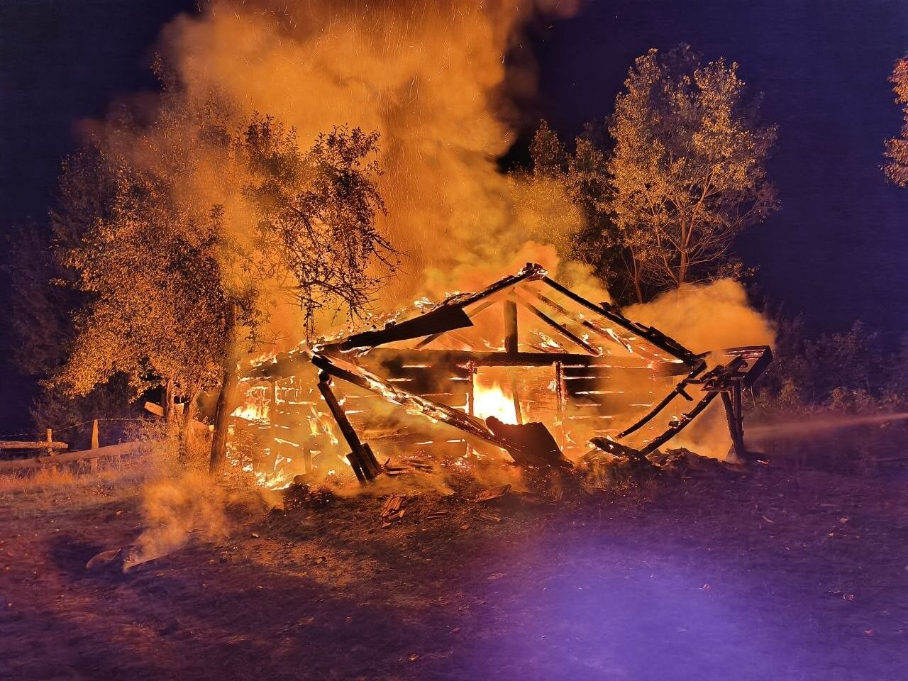 Kastamonu'da alev alev yanan samanlık küle döndü