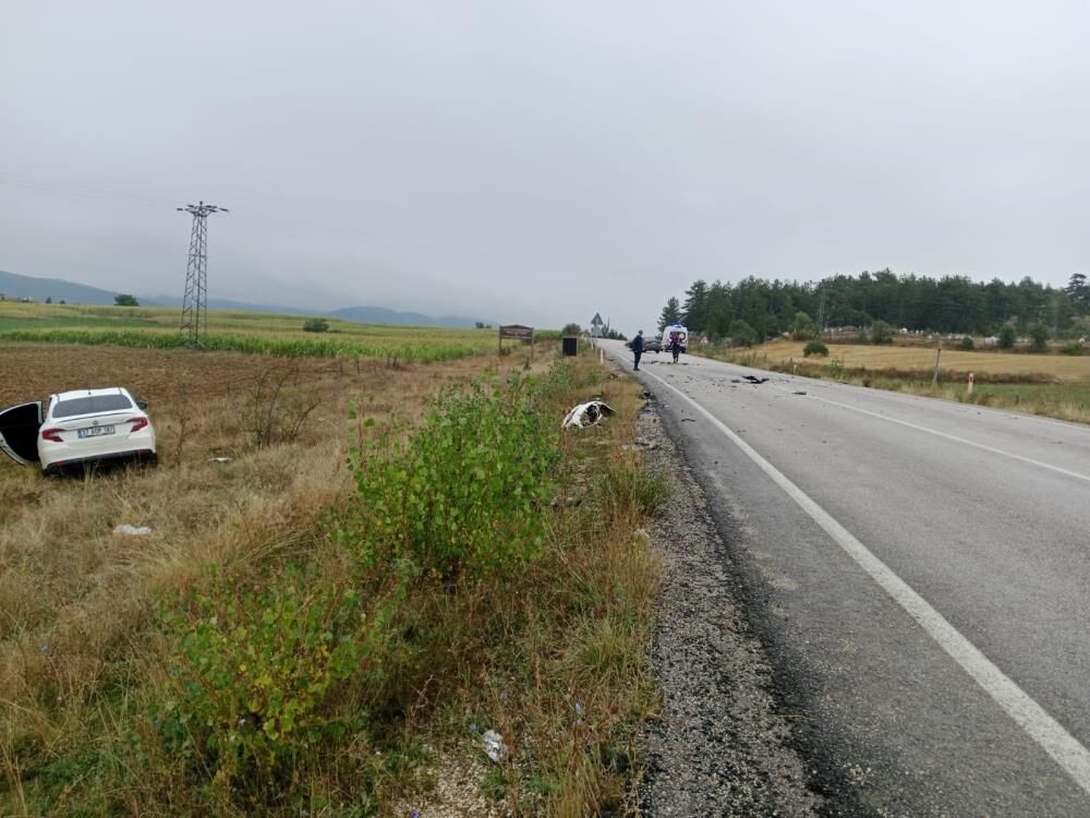 Kastamonu'da Iki Araç Kafa Kafaya Çarpıştı 5 Yaralı2