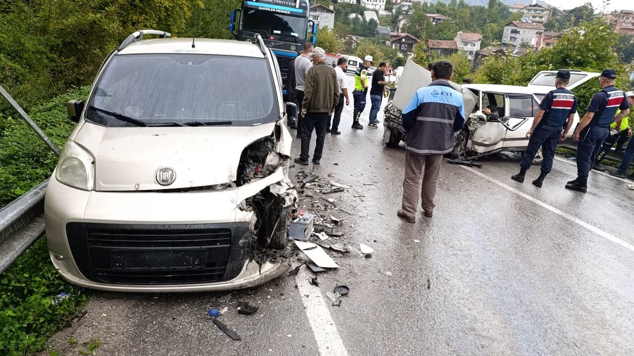 Kastamonu'da Korkutan Kaza 1'I Bebek 7 Yaralı