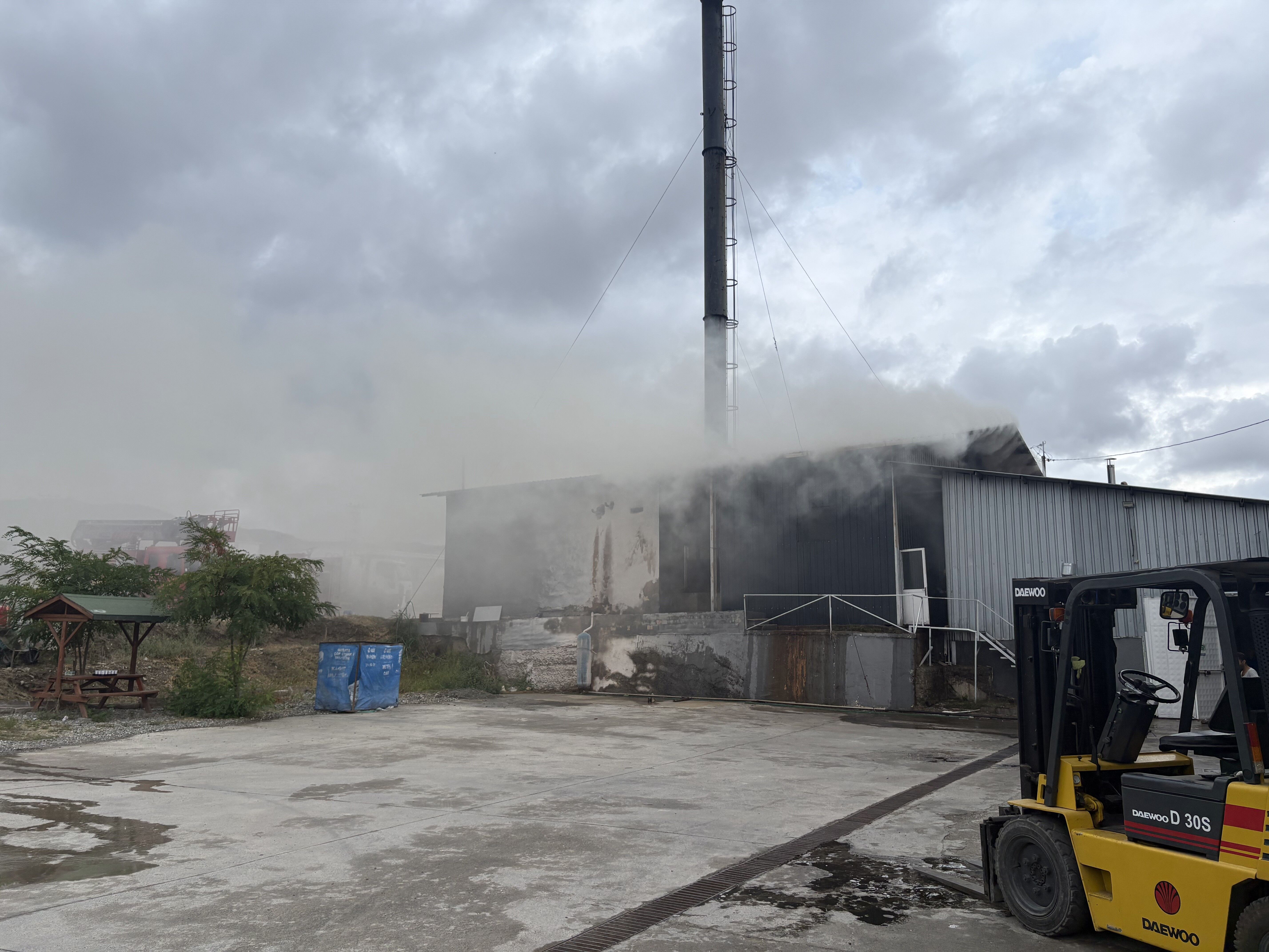 Kastamonu'da Süt Fabrikasında Alevler Yükseldi (1)