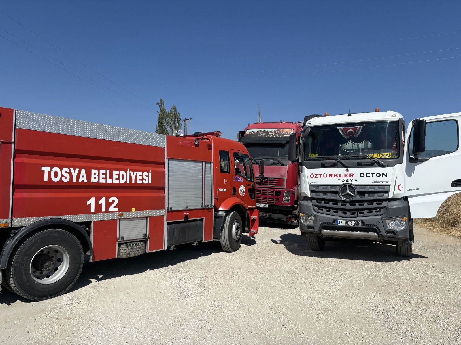 Kastamonu’da Yanan Tırın Imdadına Beton Mikseri Yetişti (2)