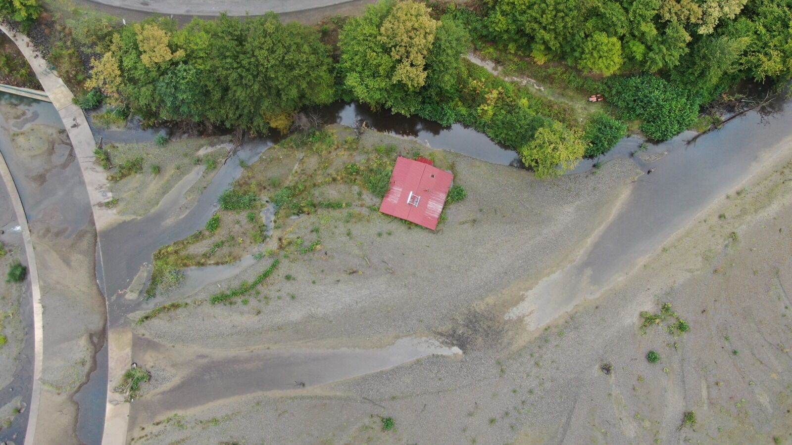 Kastamonu’daki Bu Çatının Altında Üç Katlı Bir Ev Yatıyor (1)