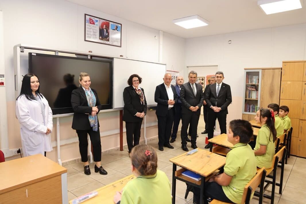 Milletvekili Ekmekci Araç'ta Öğrencilerle Buluştu (2)