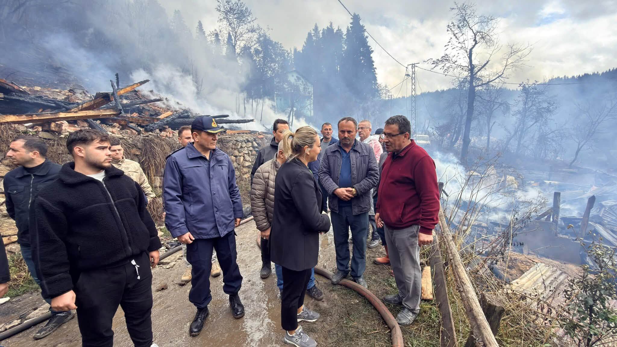 Milletvekili Ekmekci, yangının vurduğu Deresökü’de