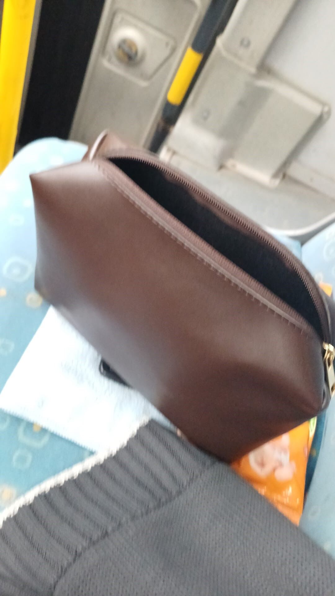 Otobüste Unutulan Para Dolu Çanta Eksiksiz Teslim Edildi (2)