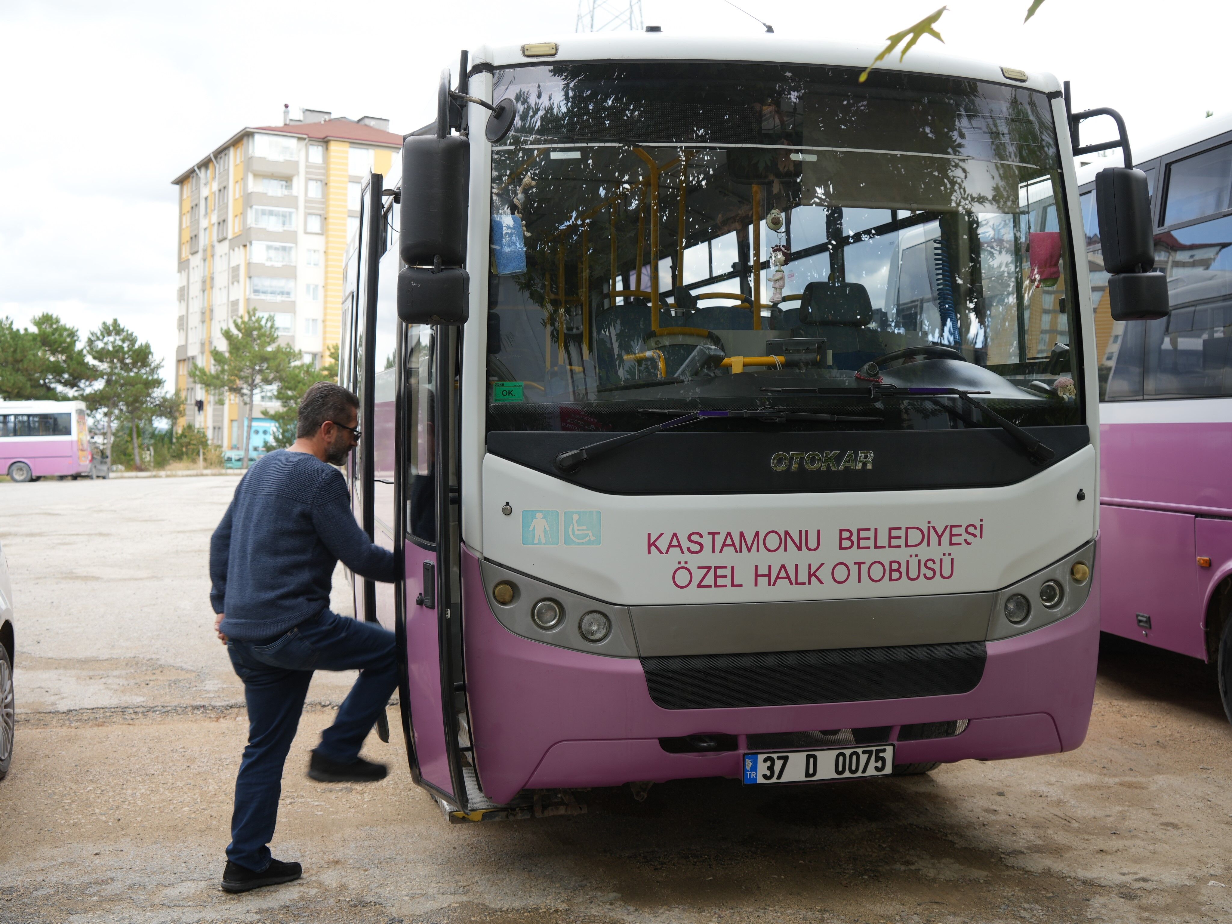 Otobüste Unutulan Para Dolu Çanta Eksiksiz Teslim Edildi (4)