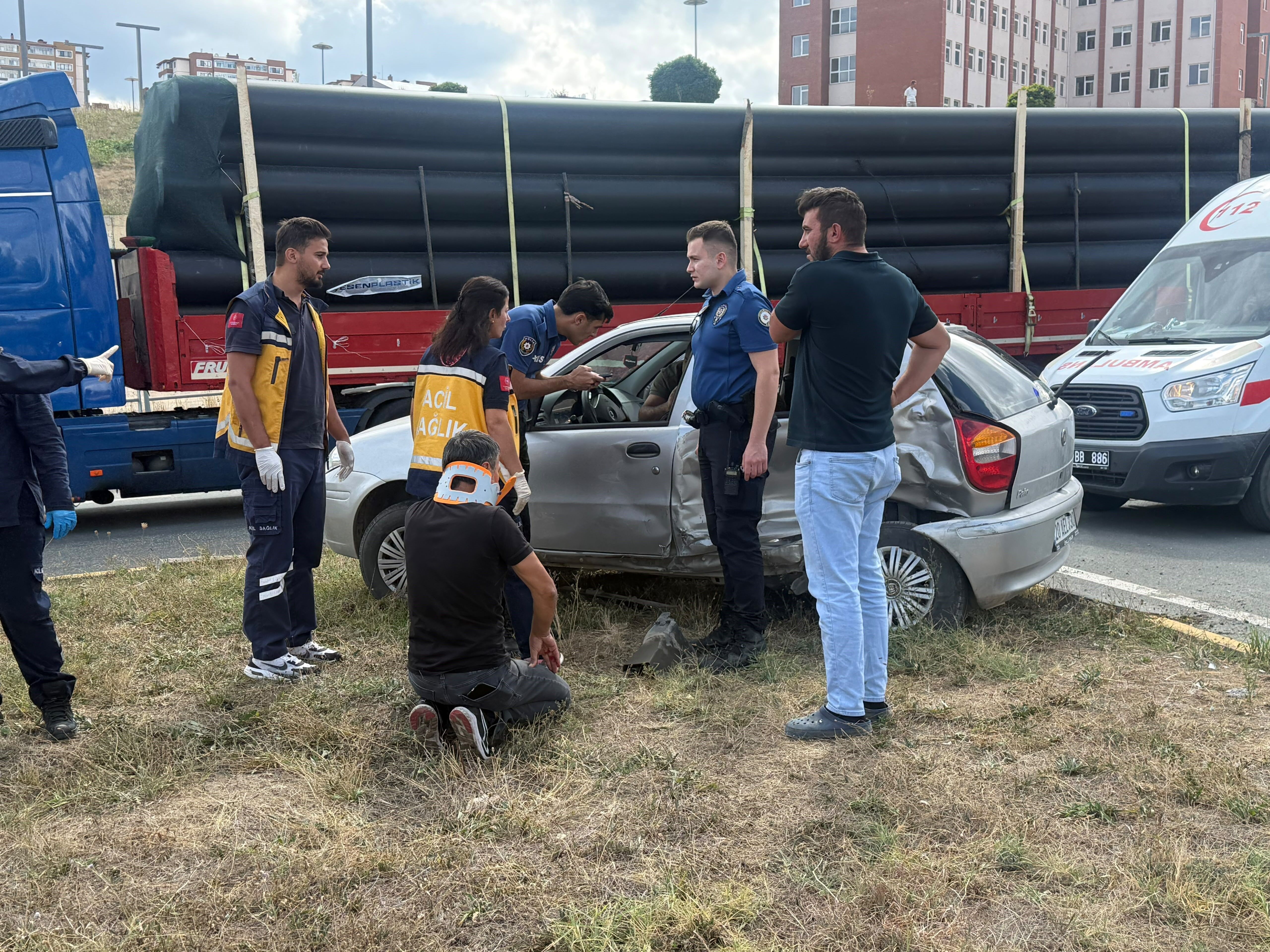 Sanayi Kavşağında Feci Çarpışma 3 Yaralı (3)