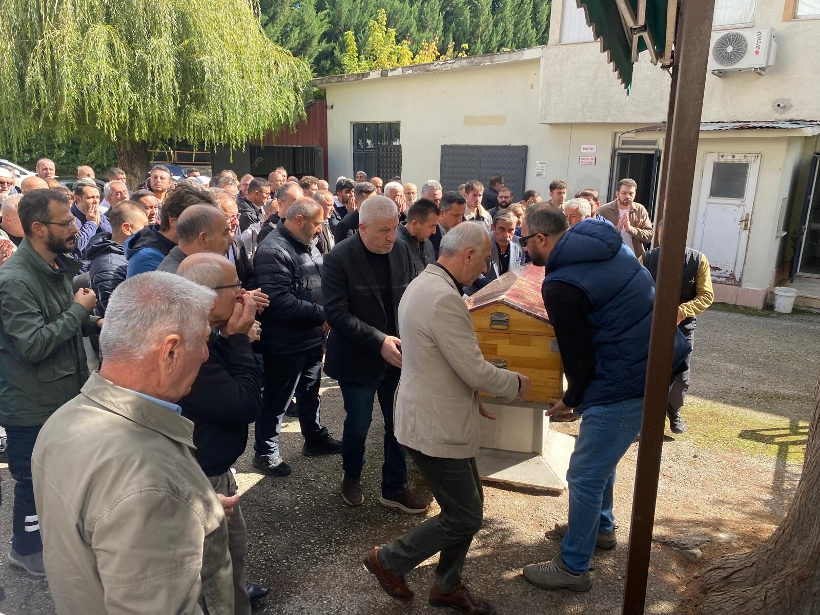 Ambulans Şoförü Şenol Topuz Son Yolculuğuna Uğurlandı1