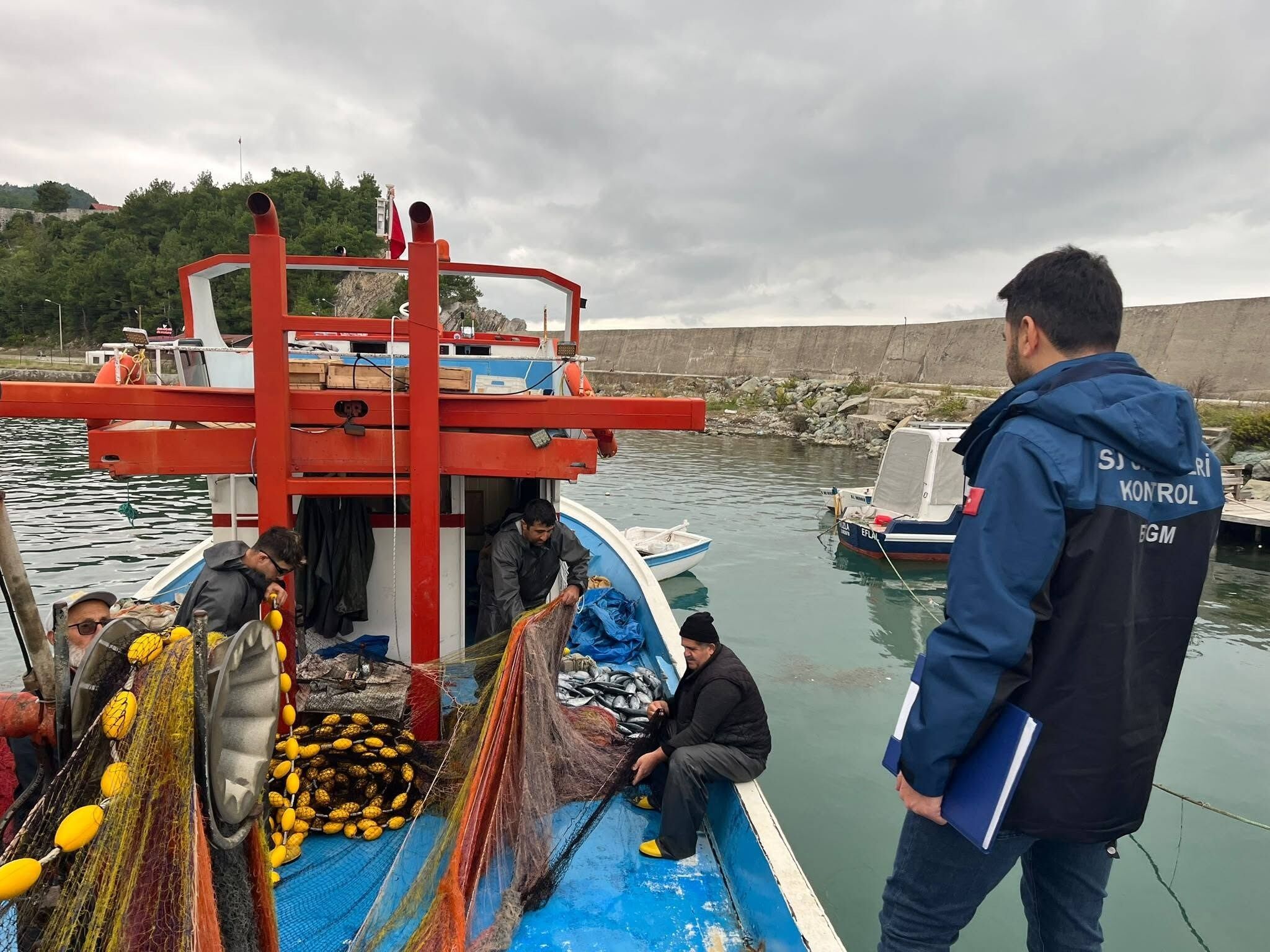 Çatalzeytin’de Balıkçılara Su Ürünleri Denetimi Yapıldı (1)