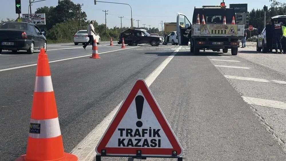 D 100’De Feci Kaza Kastamonu Plakalı Araç Adeta Parçalandı!