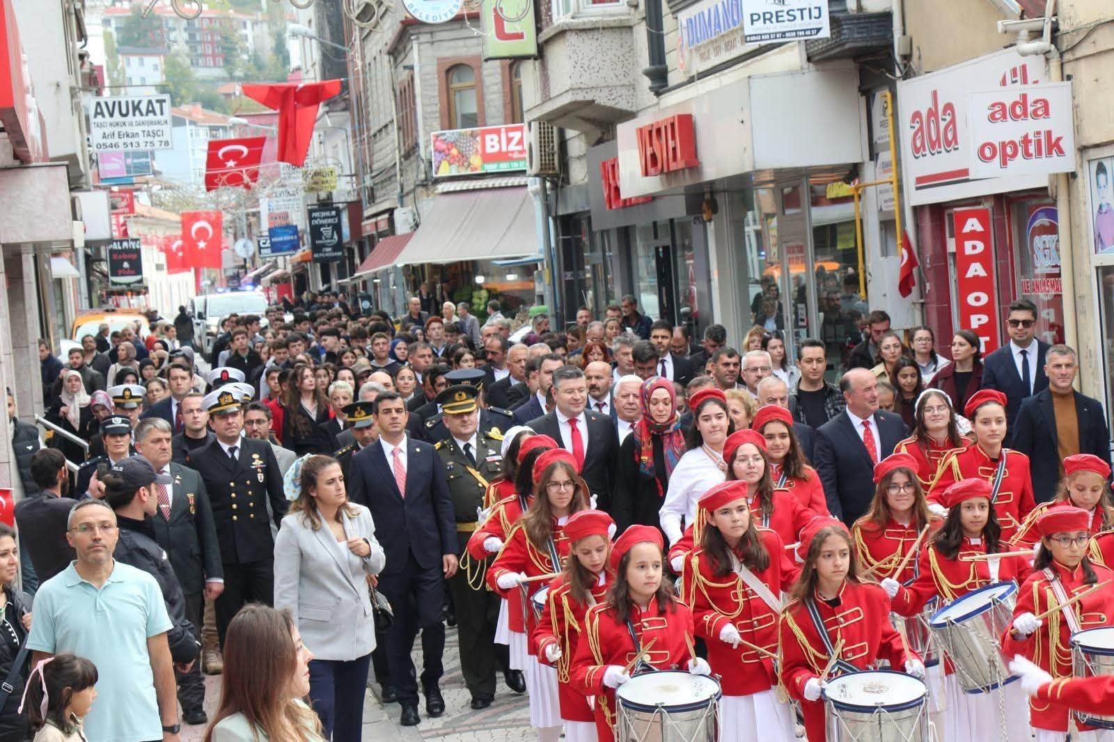 İnebolu'da Cumhuriyet Bayramı Için Kortej Düzenlendi (1)