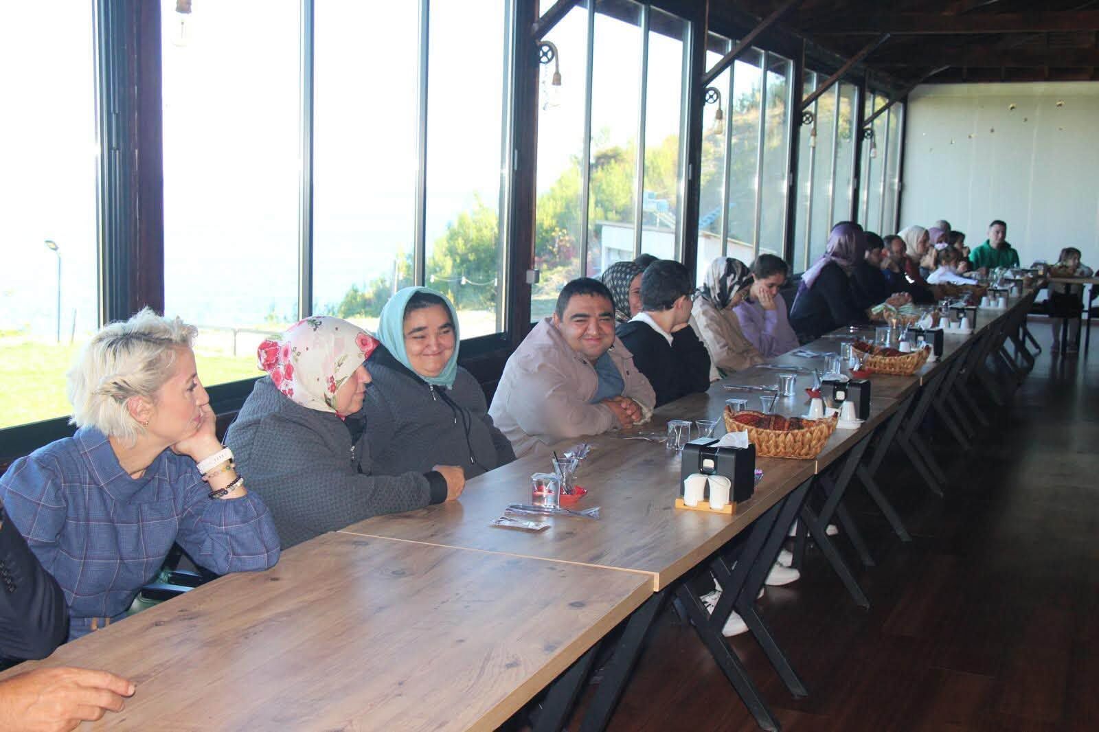 İnebolu’da Gönülleri Buluşturan Kahvaltı (2)