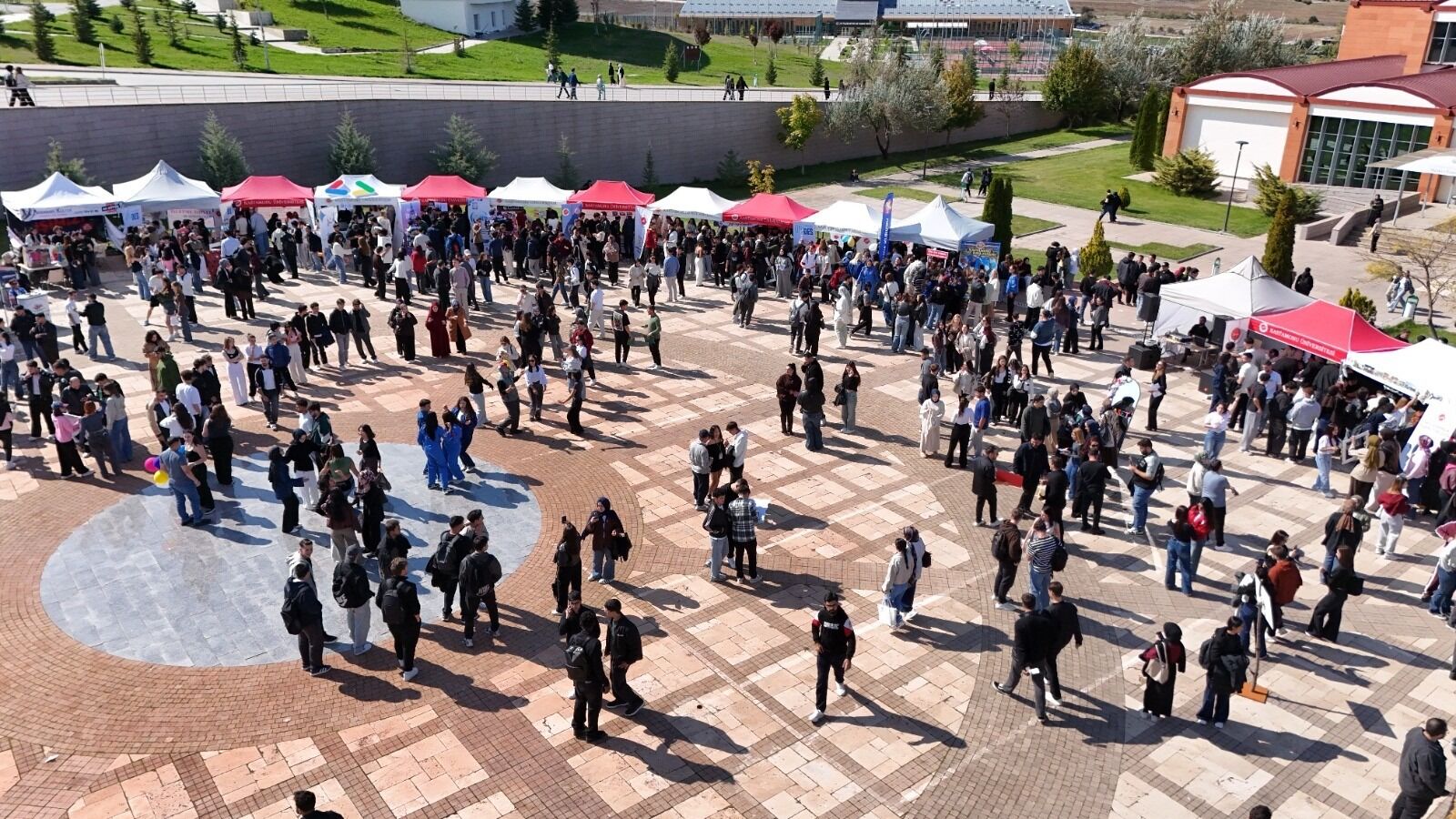 Kastamonu Üniversitesi’nde 187 Topluluk Öğrencilerle Buluşuyor3