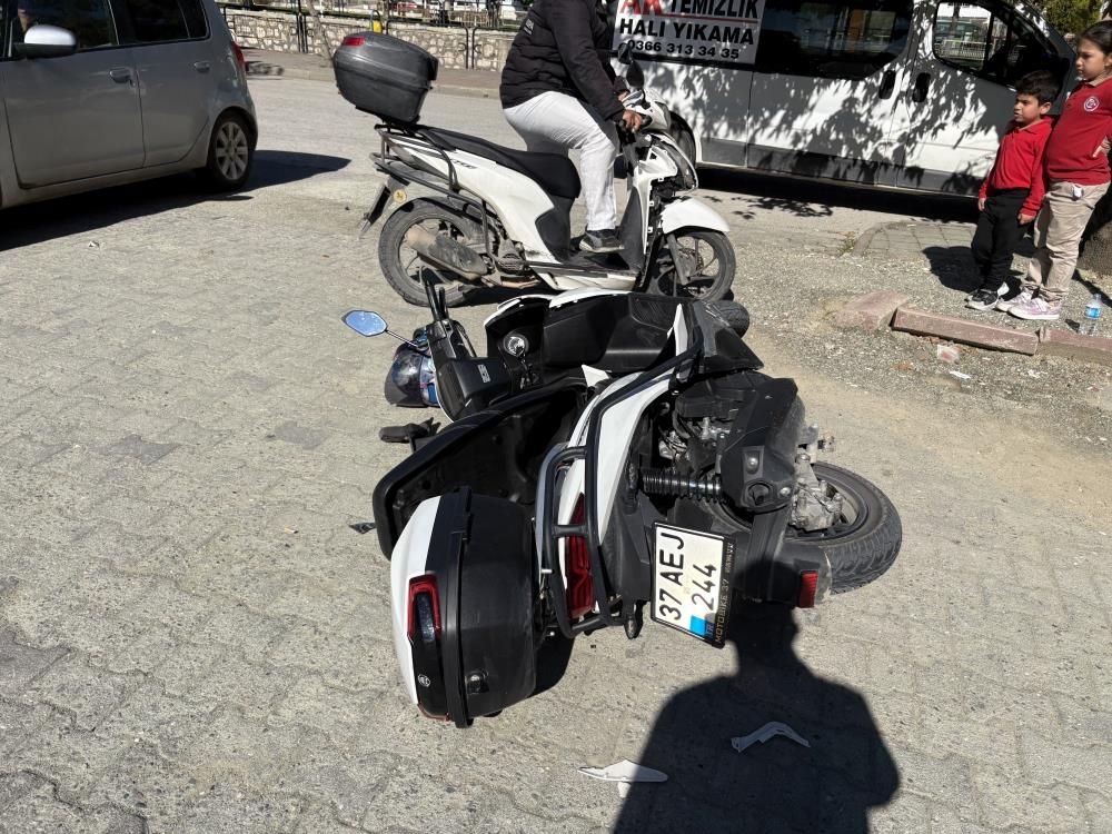 Kastamonu'da Cadde Ortasında Kaza 1 Yaralı1