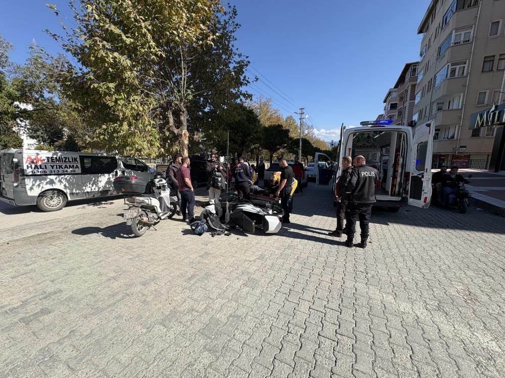 Kastamonu'da Cadde Ortasında Kaza 1 Yaralı3
