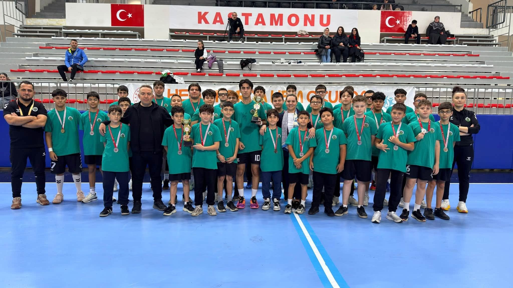 Kastamonu’da Genç Sporcular Madalyalarına Kavuştu (2)