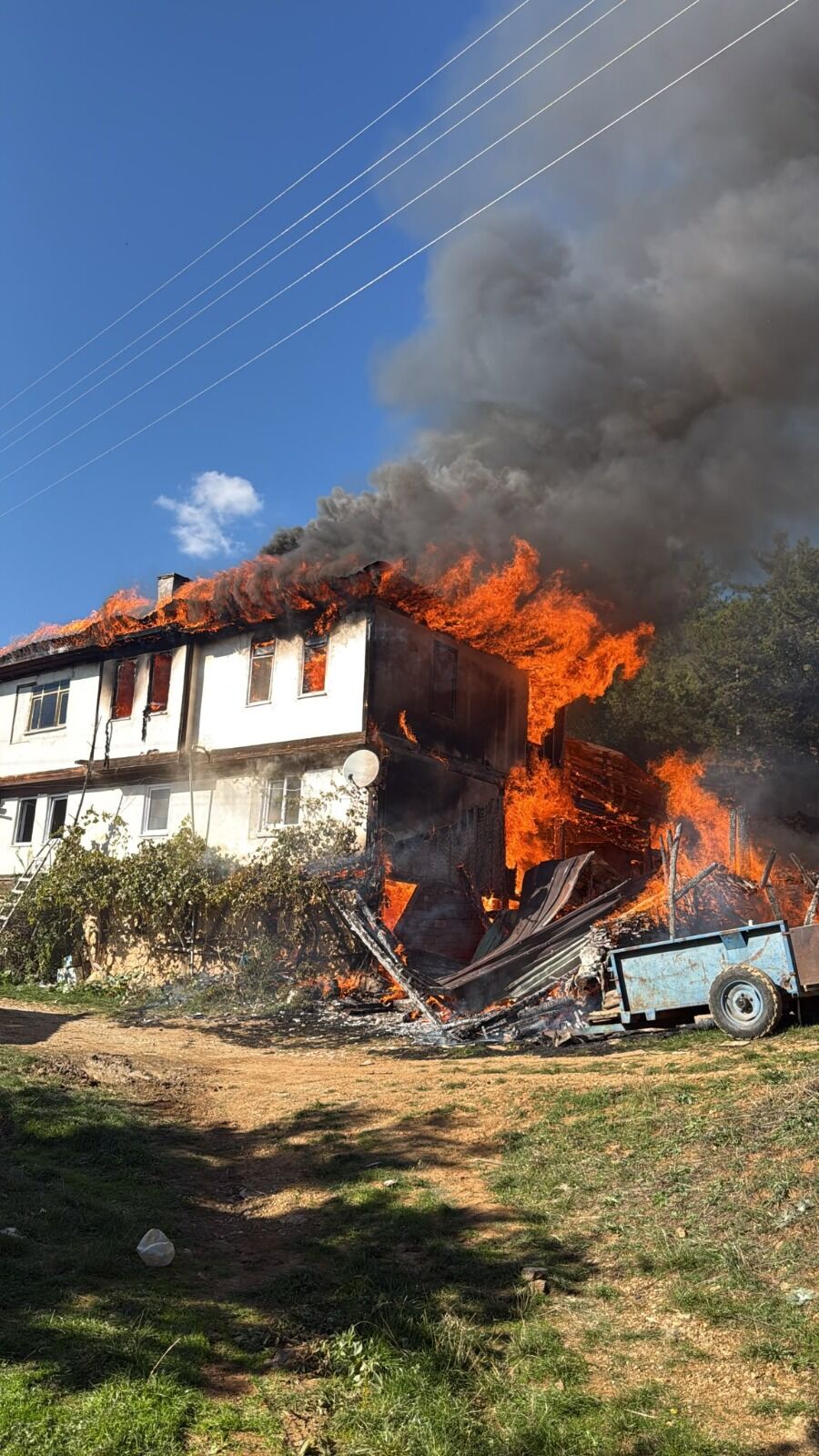 Kastamonu'da Köy Yangını Bir Ev Alevlere Teslim Oldu2