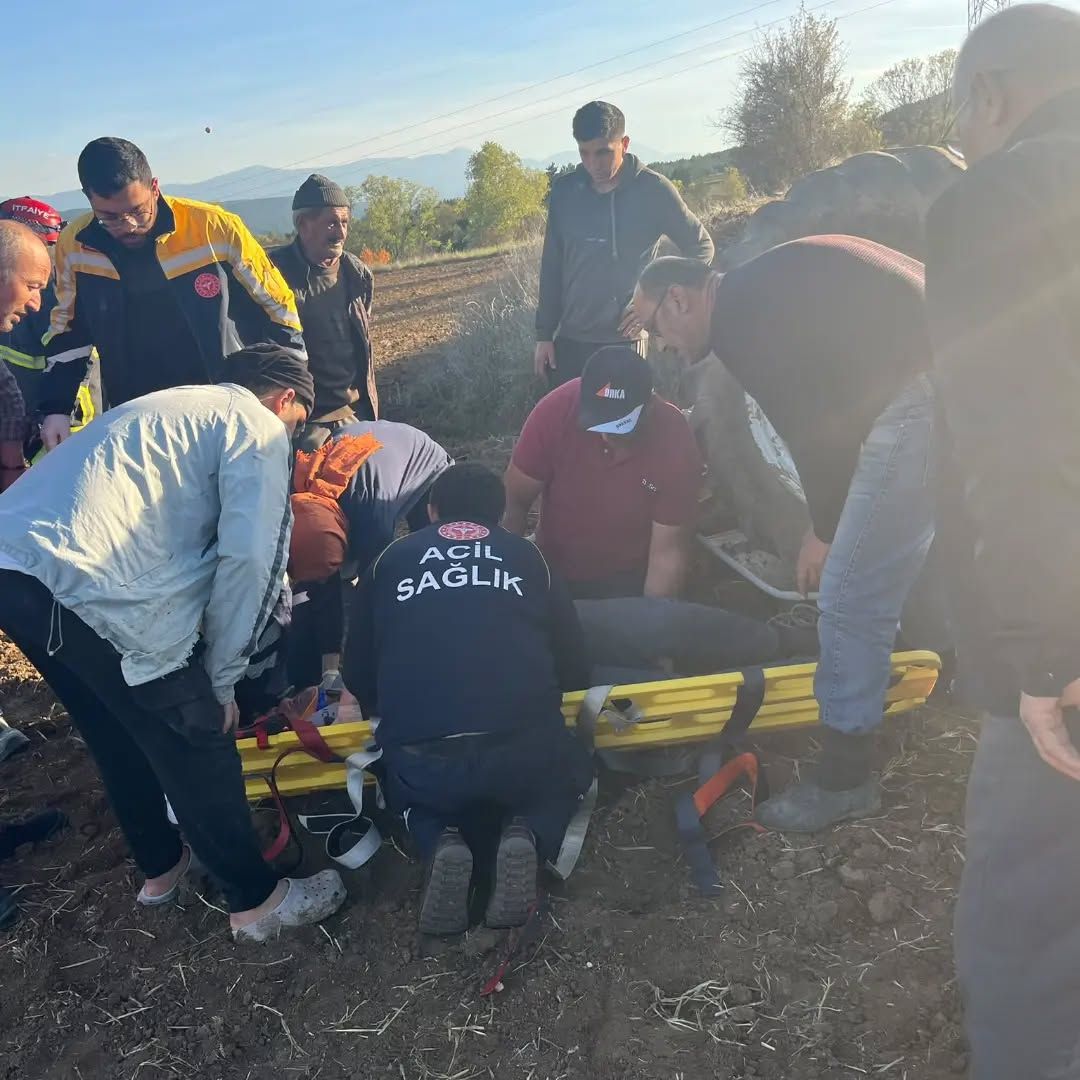 Tarlada Feci Kaza Traktör Devrildi, 1 Yaralı (2)