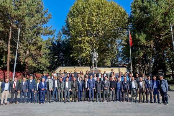 Taşköprü’de Muhtarlar Günü Çelenk Töreniyle Kutlandı (2)