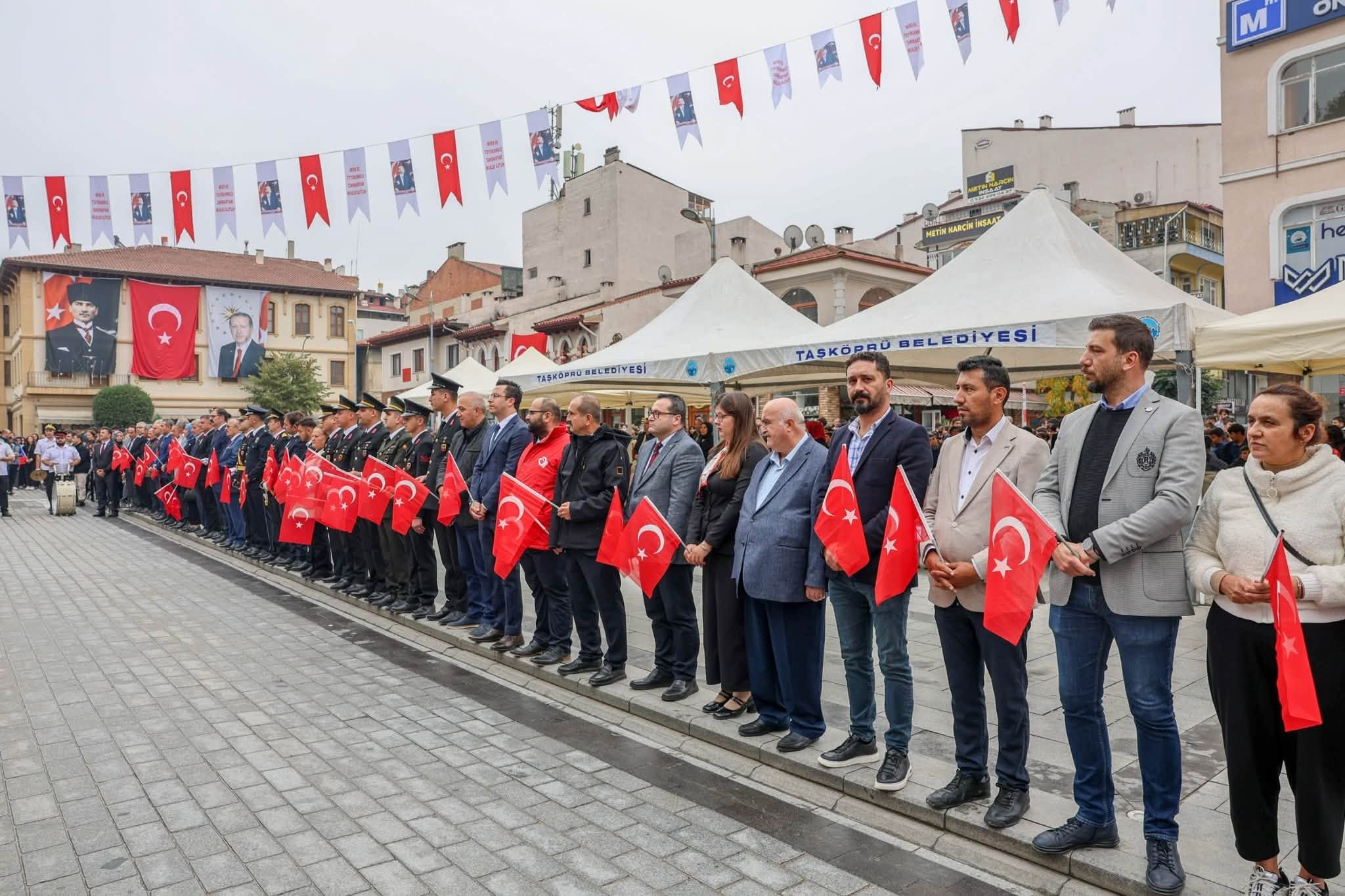 Taşköprü’de Vatandaşlar Cumhuriyet Için Yürüdü (1)